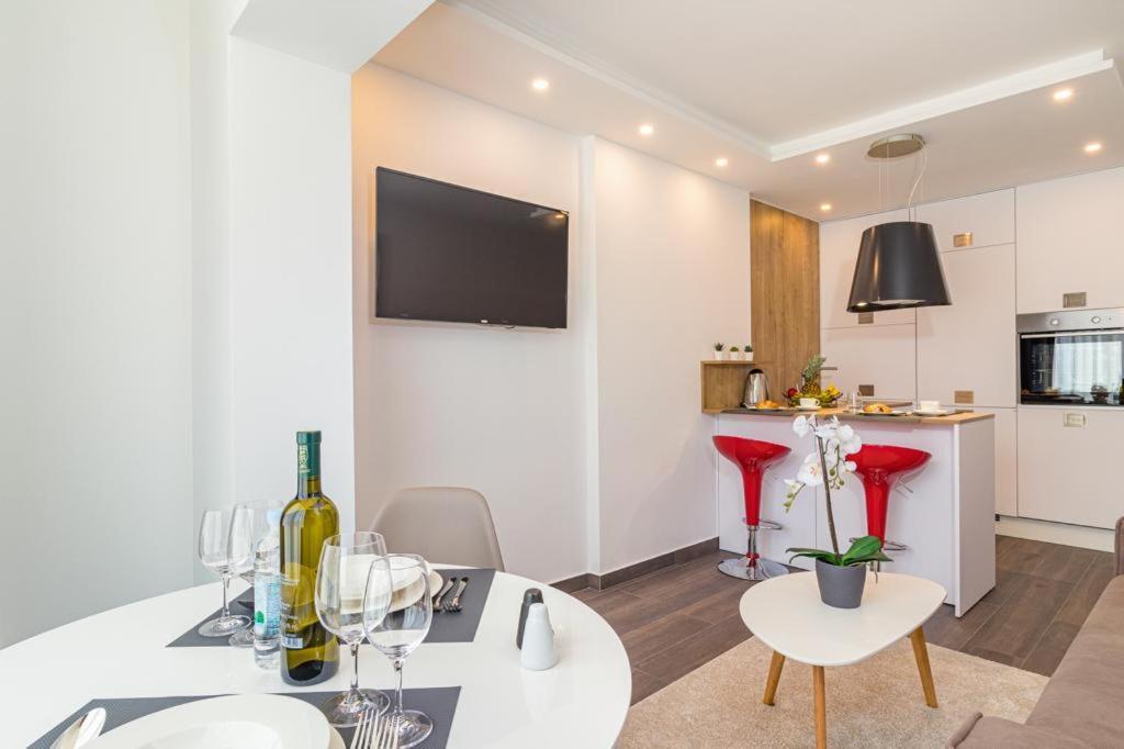 N&G New Apartment Stoja Beach พูลา ภายนอก รูปภาพ