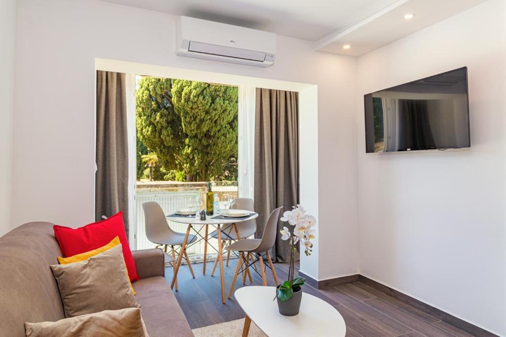 N&G New Apartment Stoja Beach พูลา ภายนอก รูปภาพ