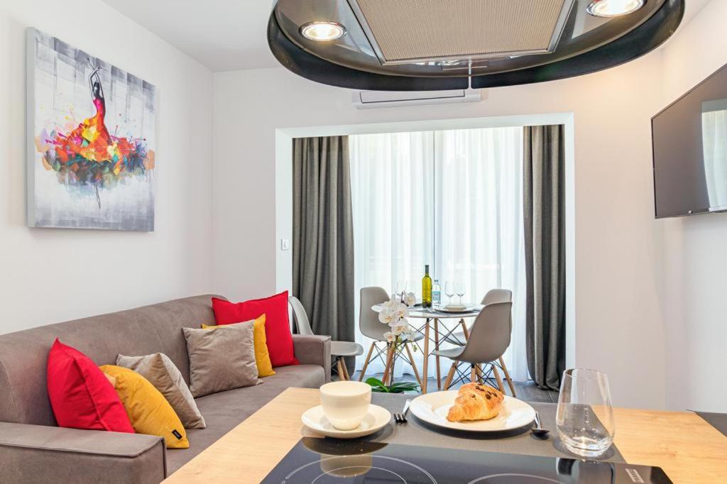 N&G New Apartment Stoja Beach พูลา ภายนอก รูปภาพ
