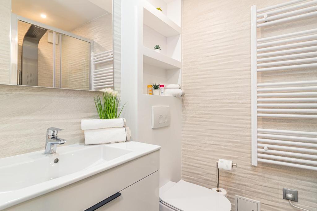N&G New Apartment Stoja Beach พูลา ภายนอก รูปภาพ